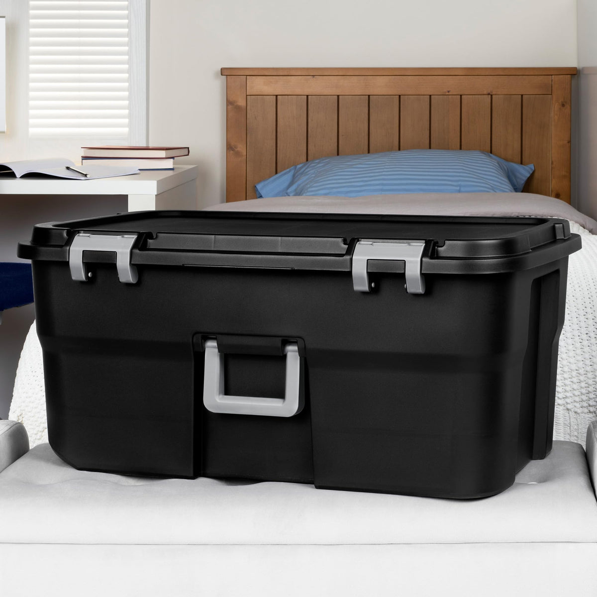 Wheeled Utility Container with Lid 22 Gallon S78328