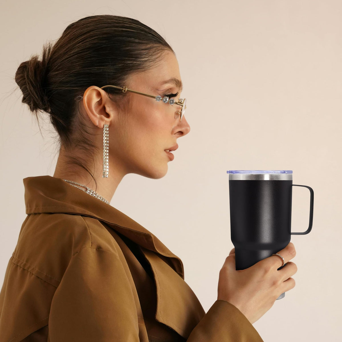 20 oz Black Tumbler with Handle and Lid F9127